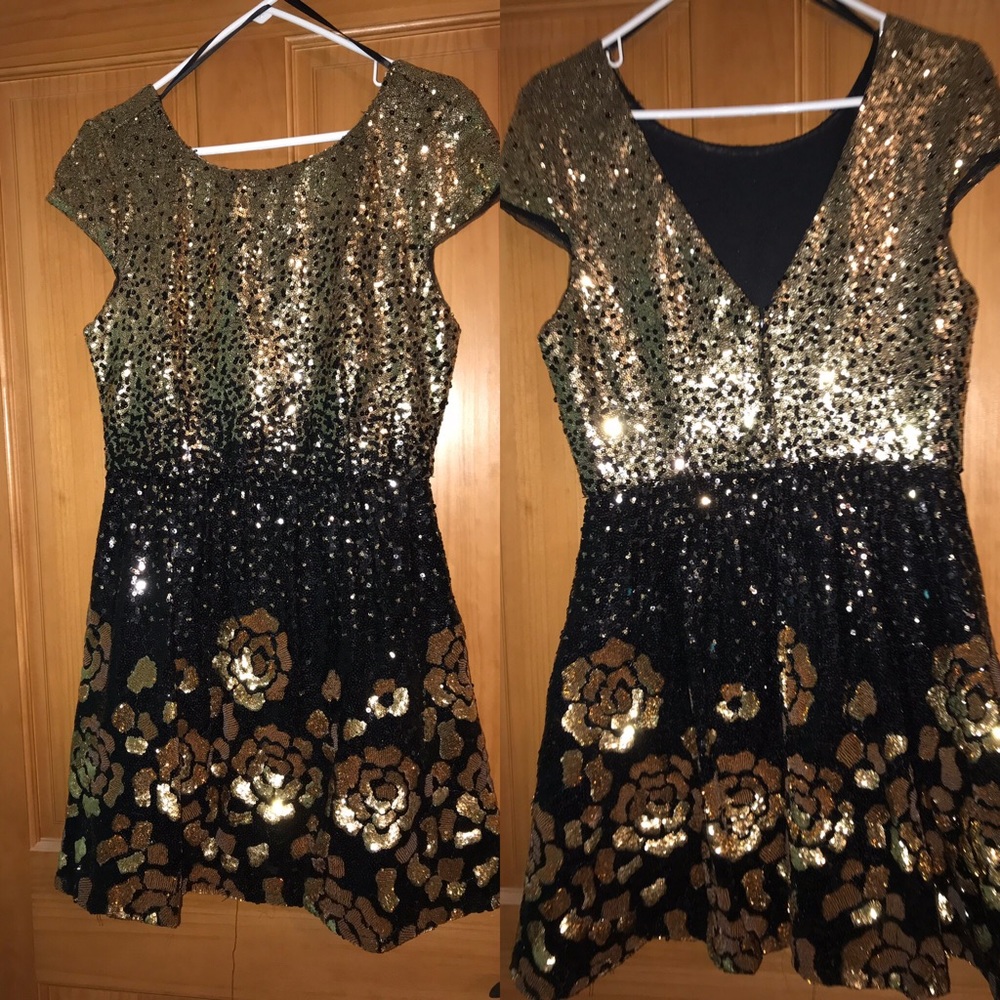 Black/Gold Flower Sequenced Homecoming Dress